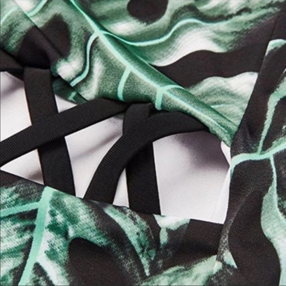 🌴Boutique Small TropicalDeep V-cut One Piece Swimsuit - Picture 10 of 12